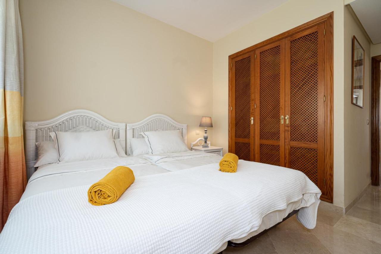 Costalita Beach Apartment Estepona Ngoại thất bức ảnh